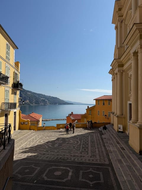 Nearby landmark, Day, Neighbourhood, Mountain view, Sea view