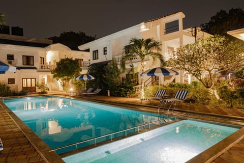 Night, Pool view, Swimming pool, sunbed