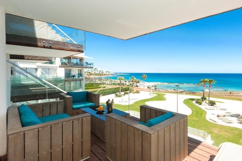 Property building, Natural landscape, Balcony/Terrace, Living room, Seating area, Beach, Pool view, Sea view, Swimming pool