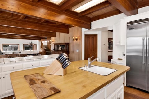 Kitchen or kitchenette, kitchen