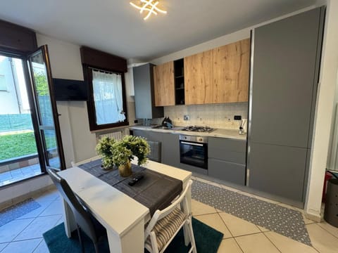 Dining area, kitchen