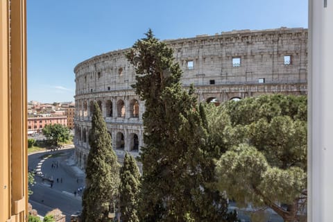 Amazing Colosseo Condo in Rome