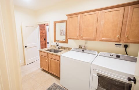 Toilet, Bathroom, laundry, washing machine, dryer