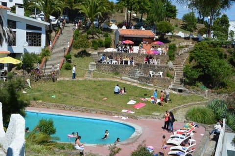 Day, Pool view, group of guests