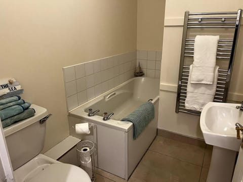 Toilet, Bathroom, towels