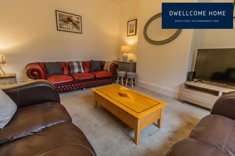 Dwellcome Home Ltd Spacious 8 Ensuite Bedroom Townhouse - see our site for assurance House in South Shields