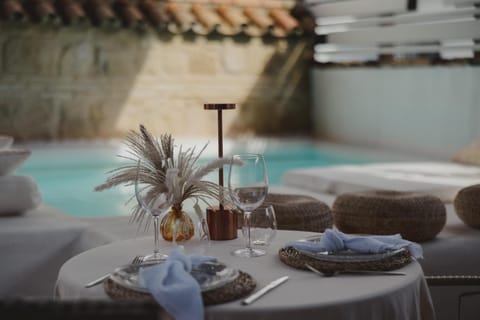 Balcony/Terrace, Food and drinks, Decorative detail, Swimming pool