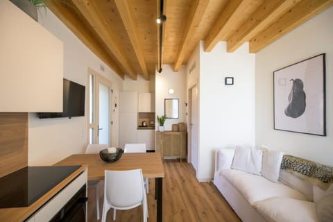 Communal lounge/ TV room, Kitchen or kitchenette, Seating area