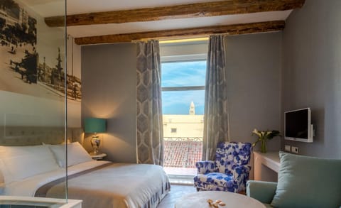 Day, Photo of the whole room, Bedroom, City view, Landmark view, cot