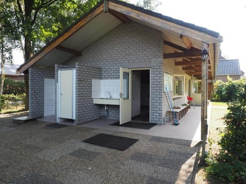 Kampeerhut met gedeeld sanitair Campground/
RV Resort in North Brabant (province)