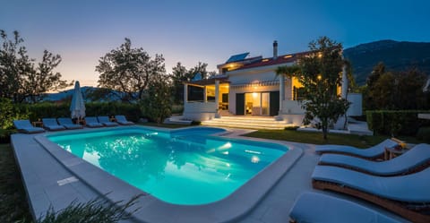 Night, Pool view