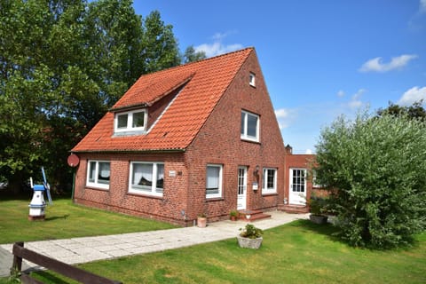 Property building, Day, Garden, Garden view
