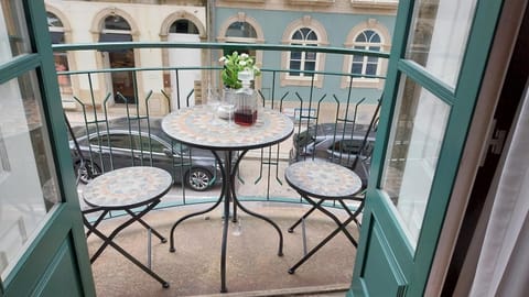 View (from property/room), Balcony/Terrace, Dining area