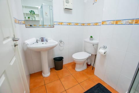123 - Stylish Galway City 2-Bed Apartment in Galway