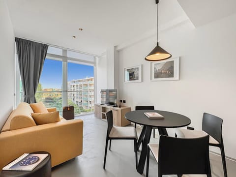 TV and multimedia, Living room, Seating area, Dining area, heating, air conditioner