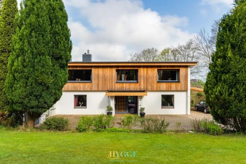 Property building, Day, Garden