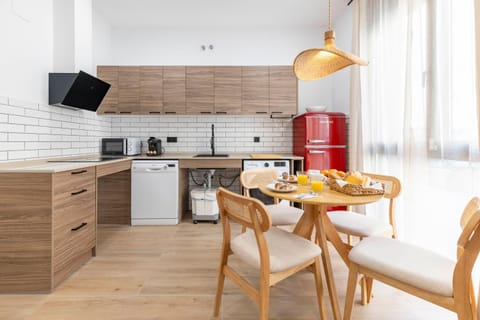 TV and multimedia, Coffee/tea facilities, Kitchen or kitchenette, Dining area, dishwasher, minibar, stove