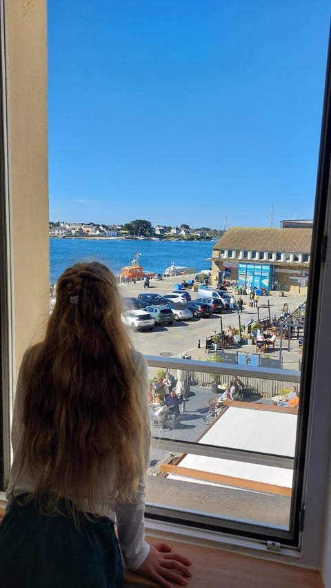 City view, Sea view
