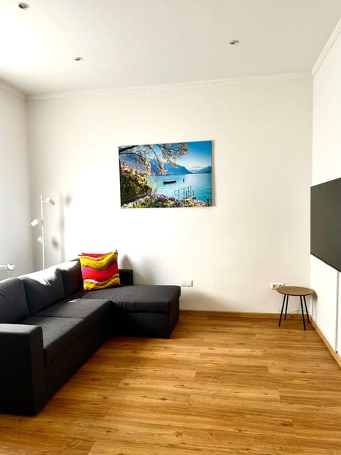 Communal lounge/ TV room, Living room, Seating area, Evening entertainment