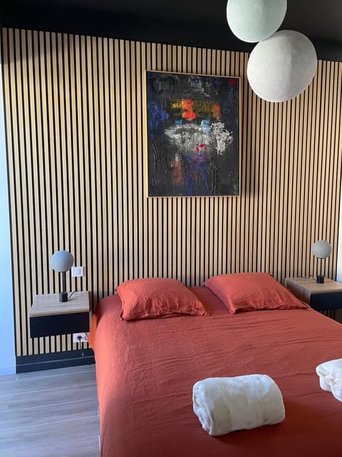 Bed, Photo of the whole room, Bedroom, Swimming pool, Breakfast, towels