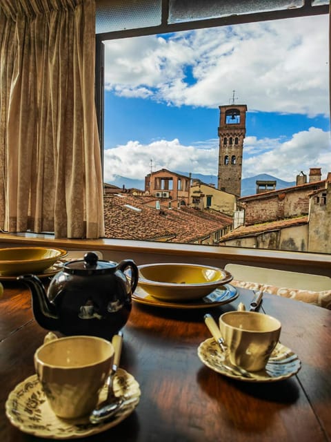 Dining area, City view