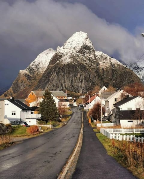 Neighbourhood, Natural landscape, Mountain view