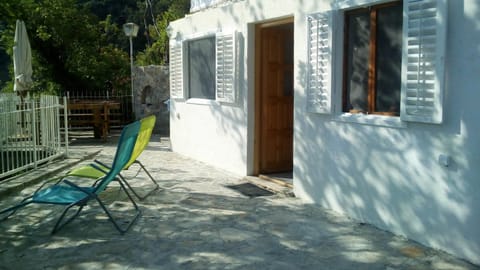 Patio, Facade/entrance, sunbed