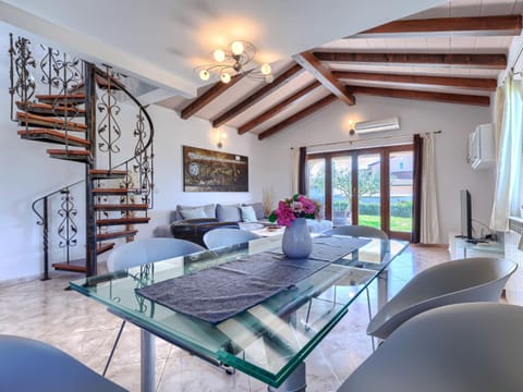 Holiday Home Villa Lucas by Interhome House in Novigrad