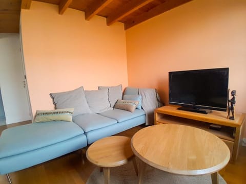 TV and multimedia, Seating area