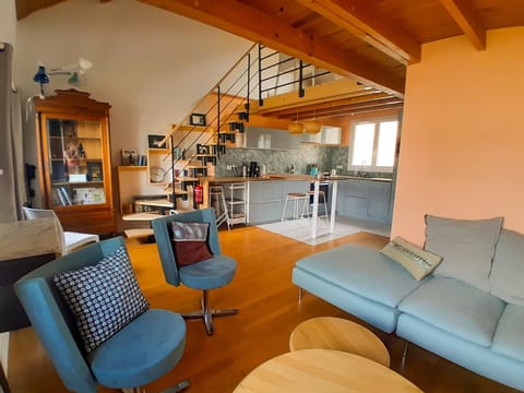 Coffee/tea facilities, Kitchen or kitchenette, Living room, dishwasher, stove, toaster