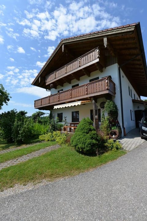 Facade/entrance, Garden, Balcony/Terrace