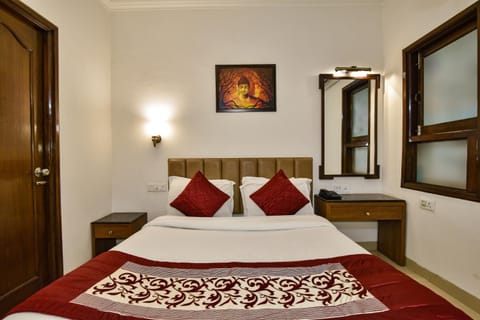 Hotel Sapphire Opposite Golden Temple Hotel in Punjab, India