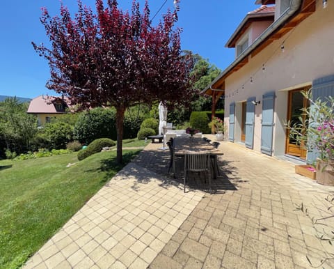 Lovely Gated Family Home, Steps to the Lake House in Menthon-Saint-Bernard