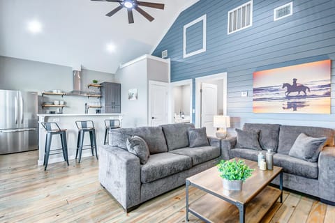 Bee Rays by the Seashore House in Caplen