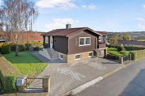 Property building, Day, Natural landscape, Garden, Street view, Parking