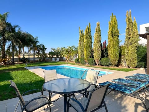 Patio, Garden, Garden view, Pool view, Swimming pool, sunbed