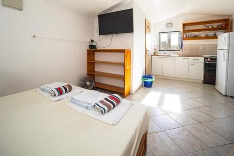 Robinzonska kuća Mir Podvrške Murter House in Murter