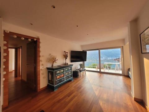 Natural landscape, TV and multimedia, Mountain view