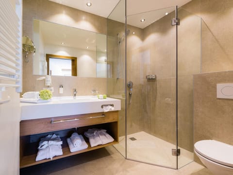 Shower, Bathroom, towels