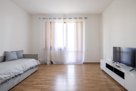Communal lounge/ TV room, Bed, Evening entertainment, Bedroom