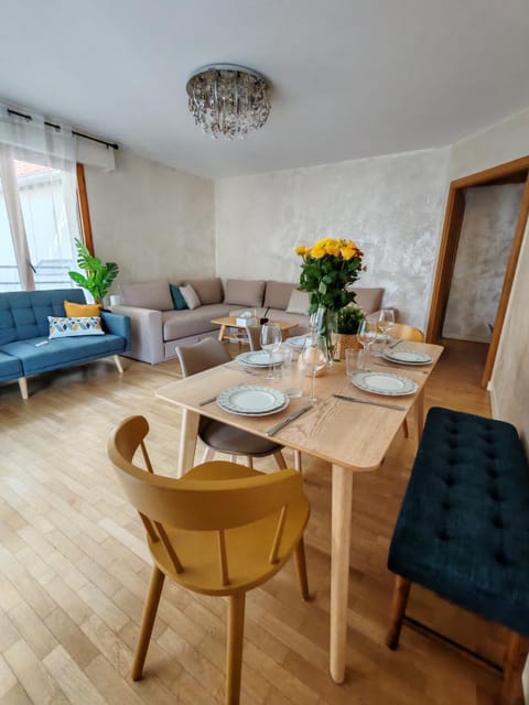Living room, Seating area, Dining area
