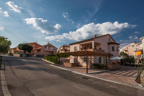 Patio, Facade/entrance, Street view