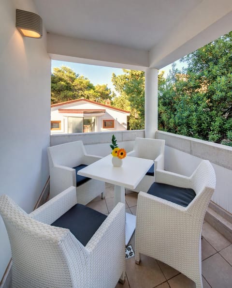 Patio, Day, View (from property/room), Balcony/Terrace