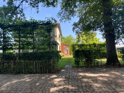 14 beds, 20p, 2 bath-, 1 livingroom House in Peer