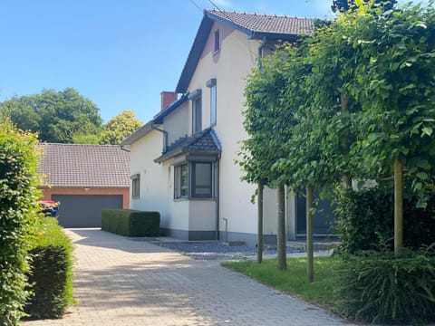 14 beds, 20p, 2 bath-, 1 livingroom House in Peer