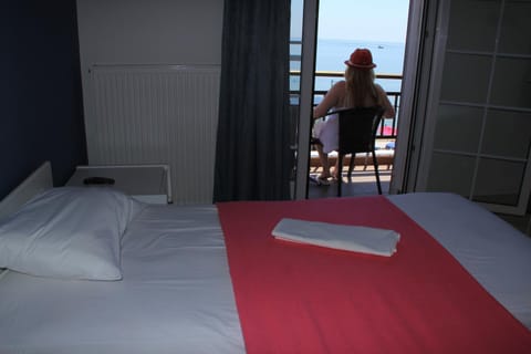 Bed, Balcony/Terrace, Bedroom, Sea view