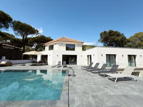 Property building, Patio, Swimming pool, sunbed