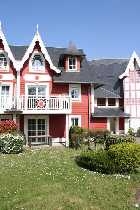 Property building, Garden, Garden view