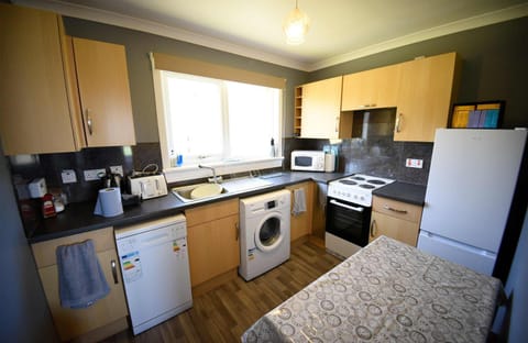 Coffee/tea facilities, Kitchen or kitchenette, oven, toaster, washing machine