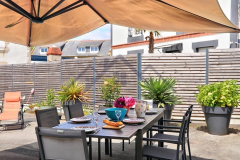 Patio, Dining area